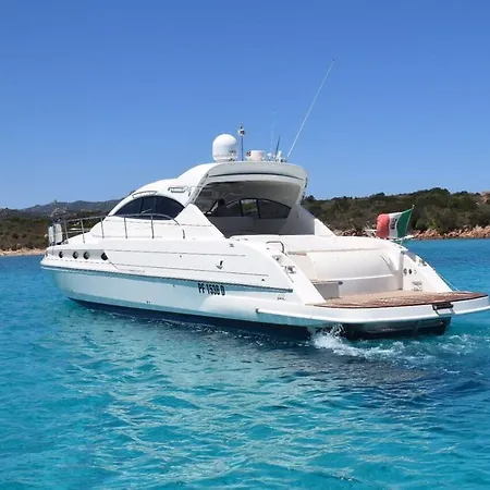 Ama Yacht 보트호텔 *