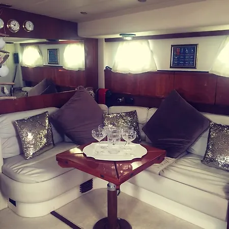 보트호텔 Ama Yacht 포르투로톤도
