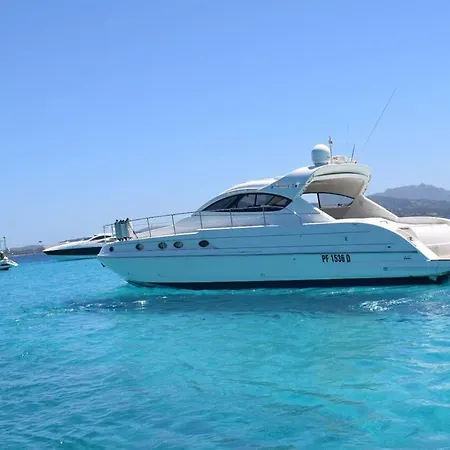 Ama Yacht 보트호텔